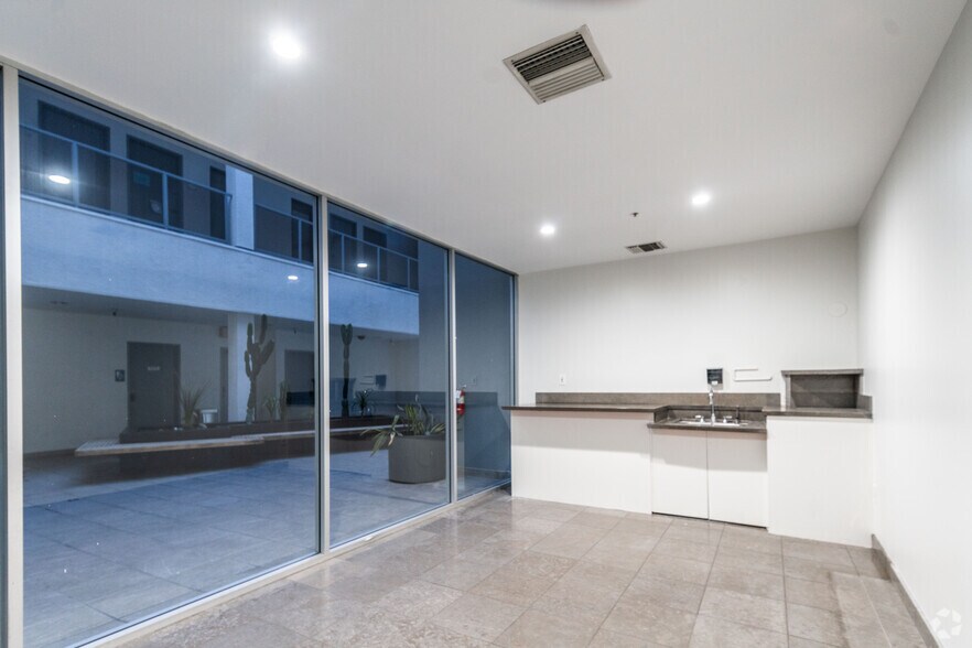 More Photos Of 5155 W Rosecrans Ave, Hawthorne Loft Creative Space For Sale