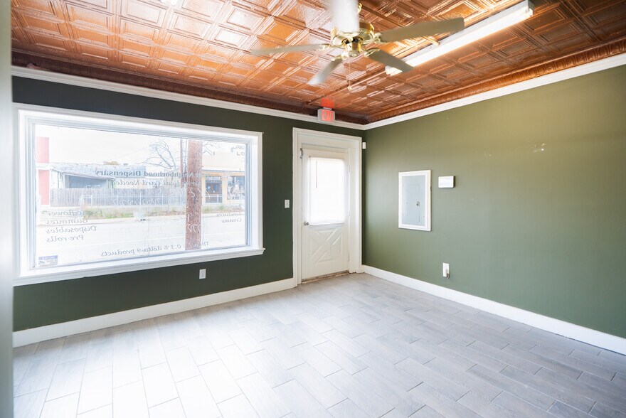 More Photos Of 2319 Main St, Waller Storefront For Lease