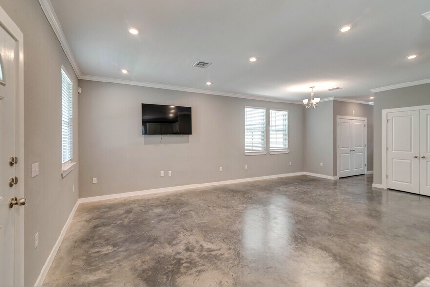 More Photos Of 340 Bowers Blvd, Huntsville Apartments For Sale