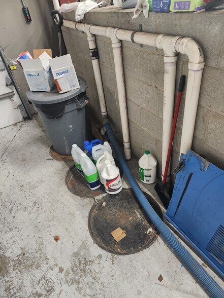 More Photos Of 1625 Weld Rd, Elgin Warehouse For Lease