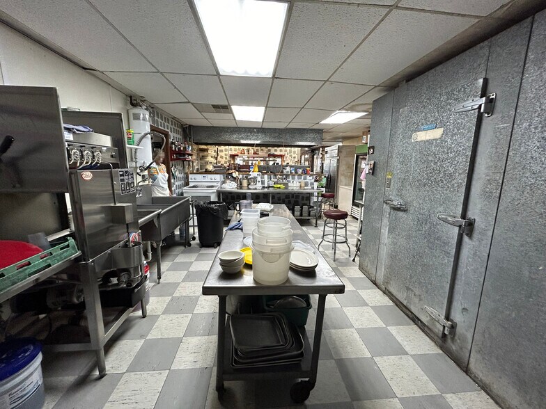 More Photos Of 1110 E 4th St, Ainsworth Restaurant For Sale