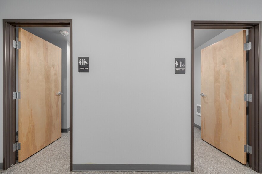 More Photos Of 560-580 Ames St, Lakewood Self Storage For Sale