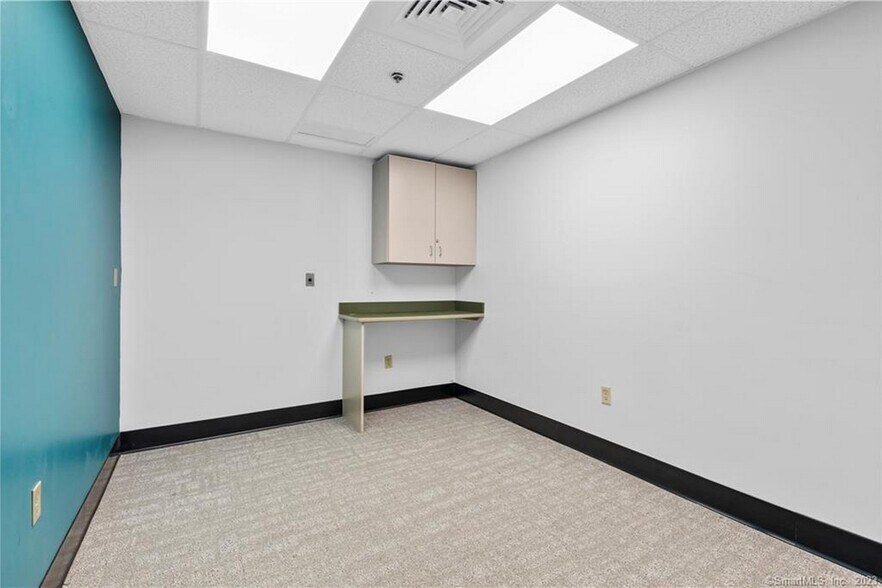 More Photos Of 192 Westbrook Rd, Essex Office For Sale