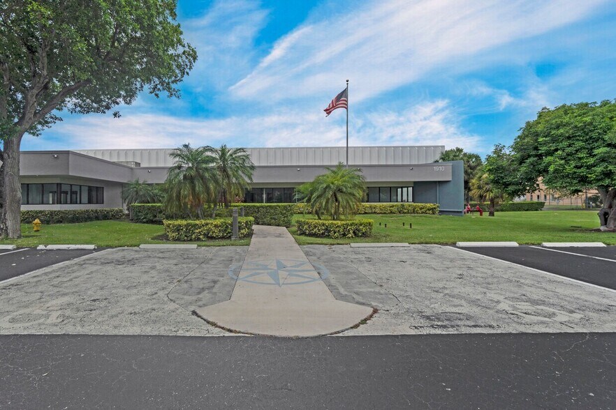 More Photos Of 1910 NW 97th Ave, Miami Distribution For Lease