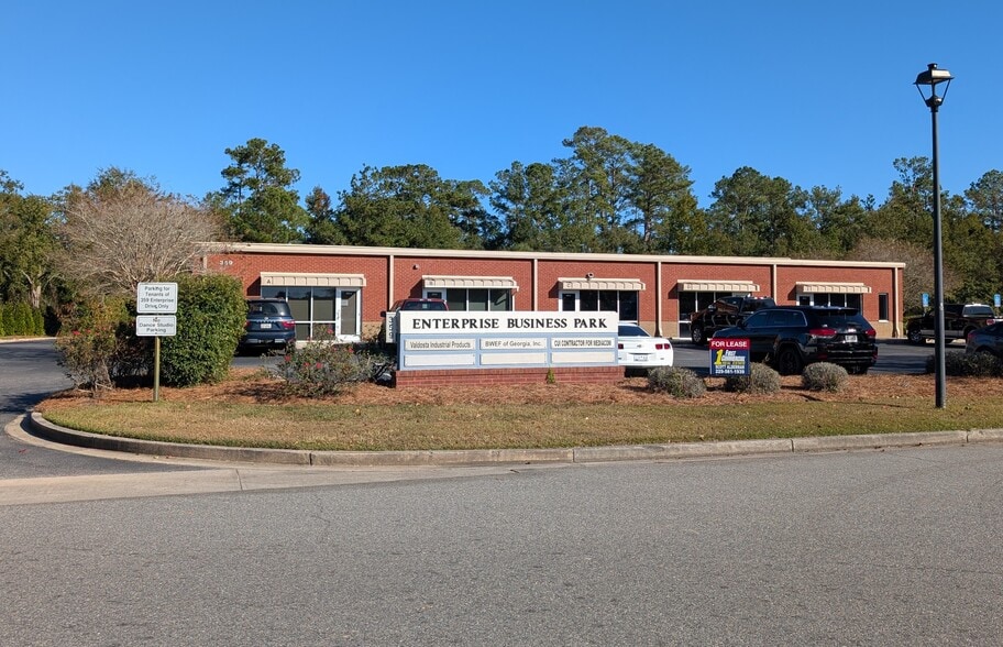 More Photos Of 359 Enterprise Dr, Valdosta Light Distribution For Lease