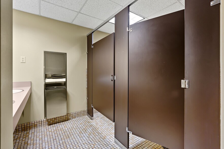 More Photos Of 402 E Yakima Ave, Yakima Office For Lease