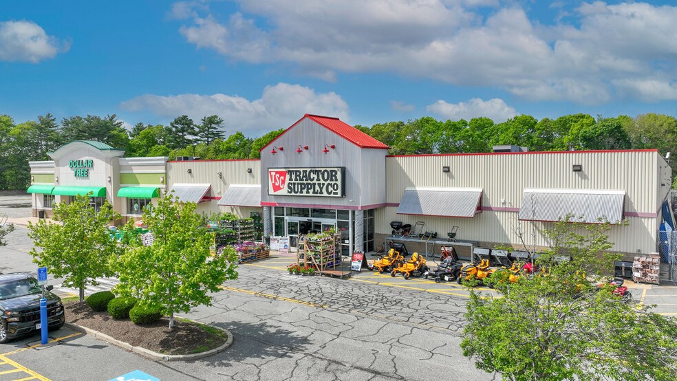 More Photos Of 2100 Bay St, Taunton Storefront For Lease