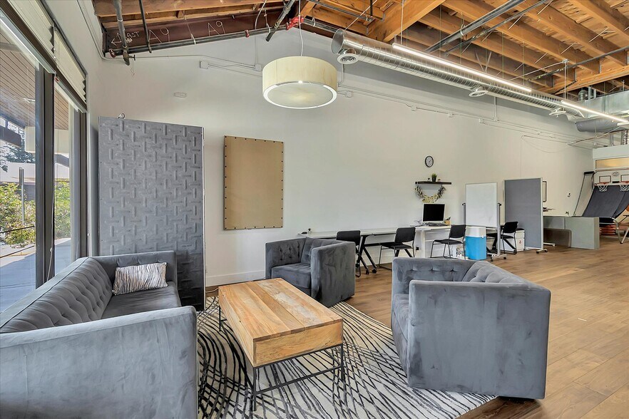 More Photos Of 335 Convention Way, Redwood City Unknown For Lease