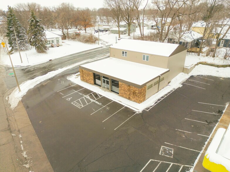 More Photos Of 2324 Vermillion St, Hastings Freestanding For Lease