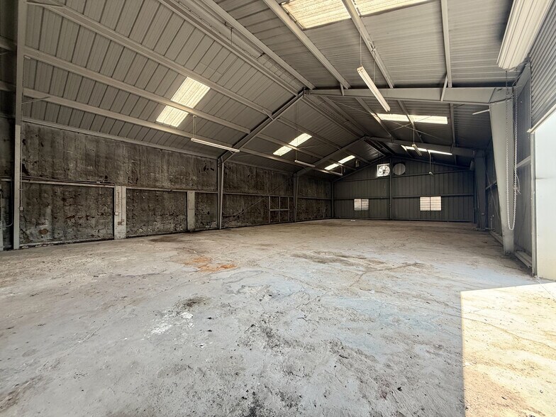 More Photos Of 6107 W 34th St, Houston Warehouse For Lease