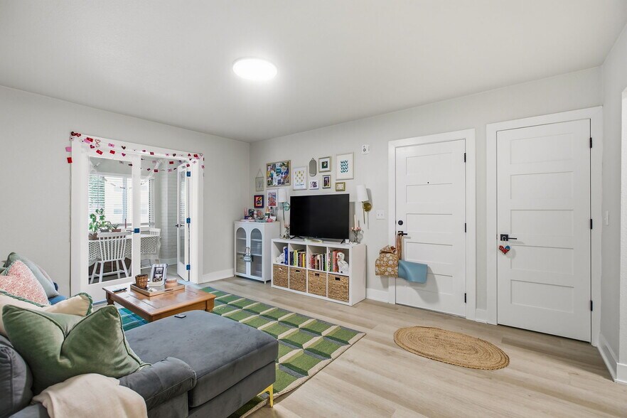 More Photos Of 4335 Mercier St, Kansas City Multifamily For Sale