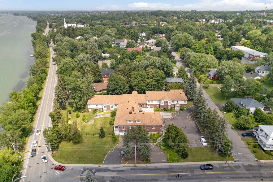 More Photos Of 21 Rue Messier, Mont-saint-hilaire Apartments For Sale