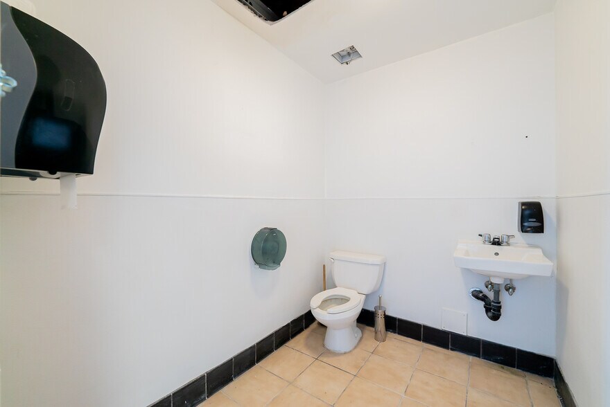 More Photos Of 111 Terminal Av, Nanaimo General Retail For Sale