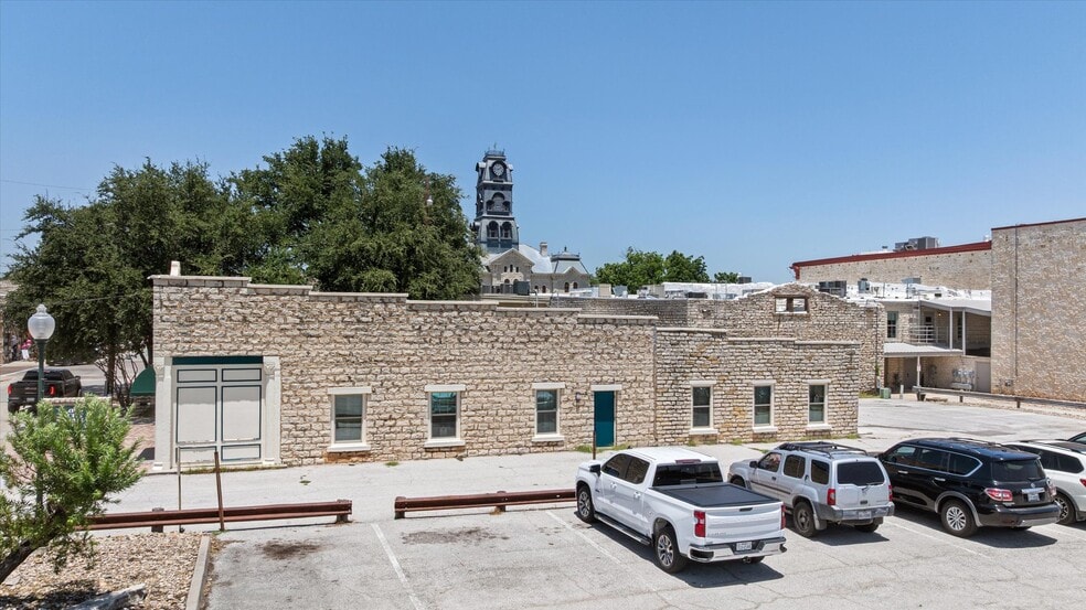 More Photos Of 111 S Houston St, Granbury Loft Creative Space For Sale