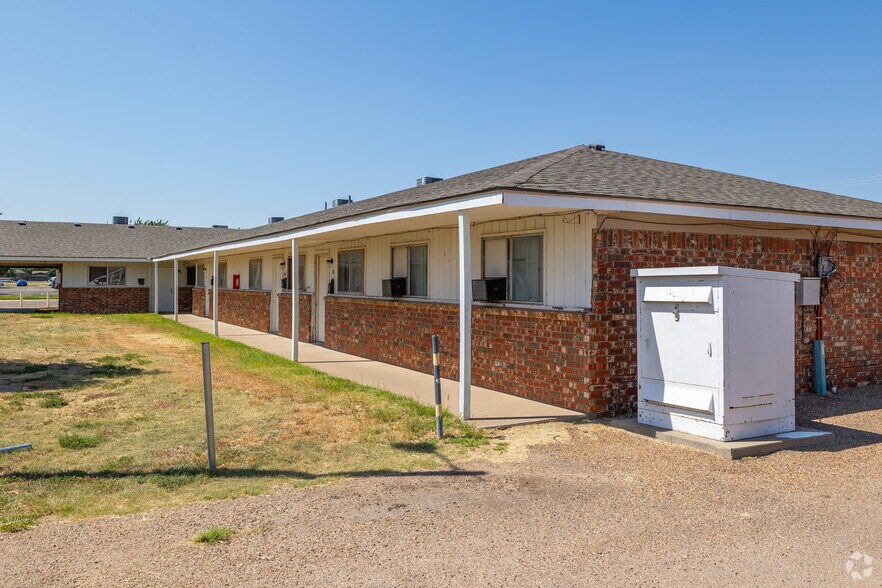 More Photos Of 1725 E 1st St, Dumas Multifamily For Sale