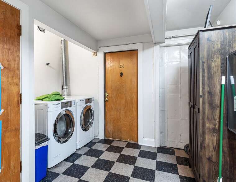 More Photos Of 2250 Bonair Pl SW, Seattle Apartments For Sale