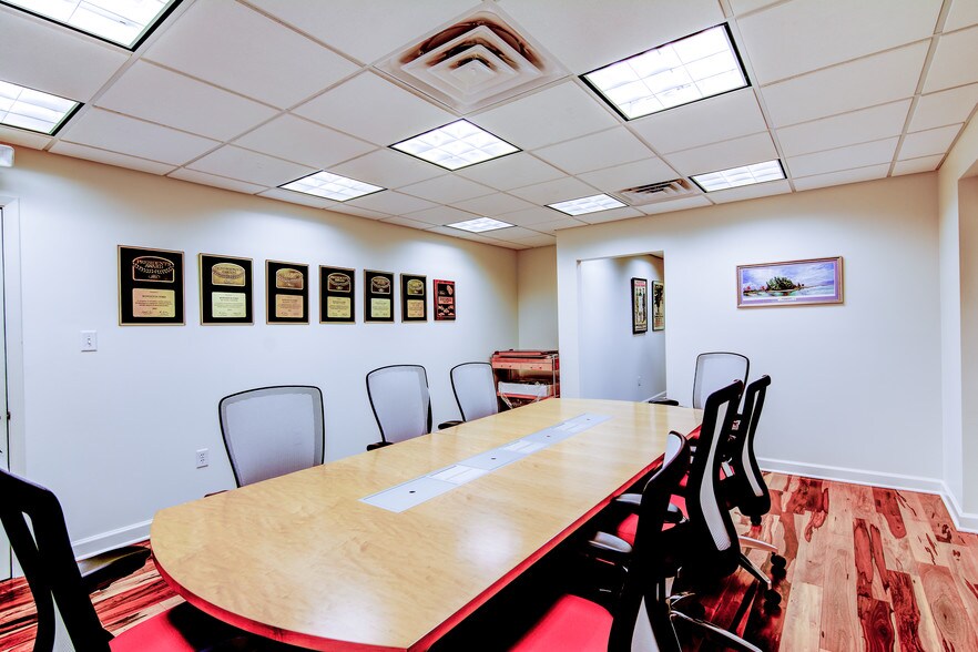 More Photos Of 975 J Clyde Morris Blvd, Newport News Auto Dealership For Lease