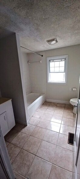 More Photos Of 2676 S Lake Dr, Lexington Office Residential For Lease