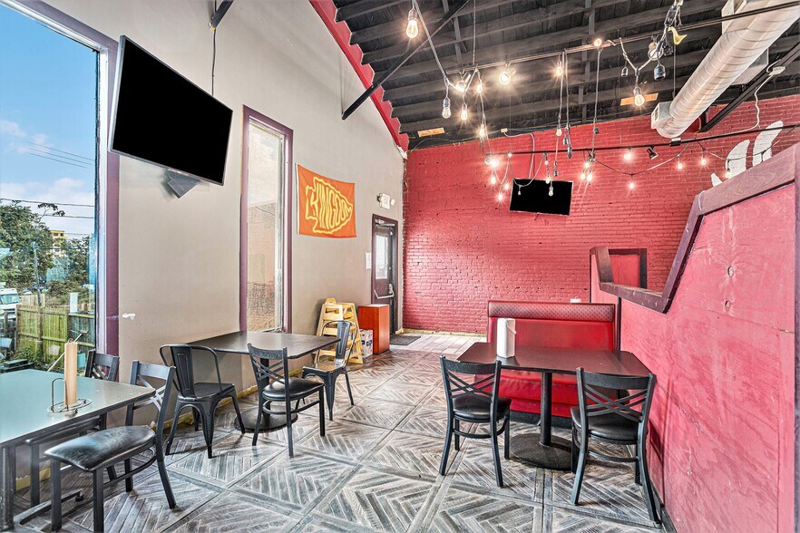 More Photos Of 3927-3929 Broadway Blvd, Kansas City Restaurant For Lease