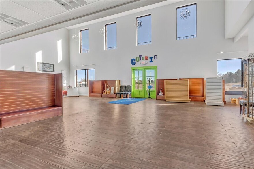 More Photos Of 2230 S Division St, Guthrie Storefront Retail Office For Lease