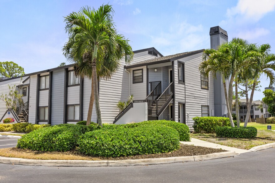 More Photos Of 5933 28th Ave W, Bradenton Apartments For Sale