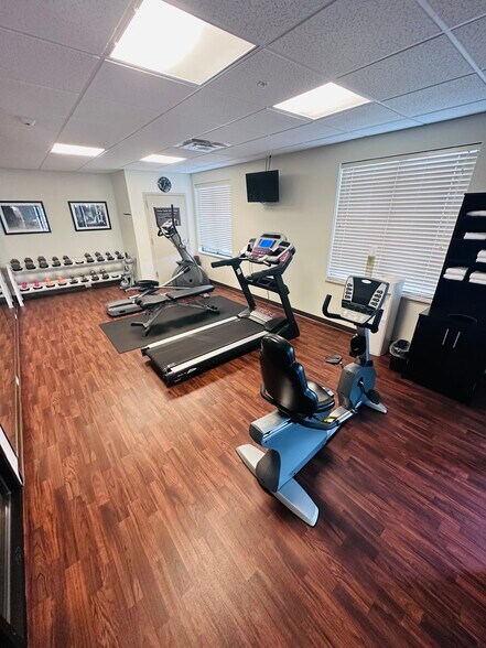 More Photos Of 4450 Rhea County Hwy, Dayton Hotel For Sale