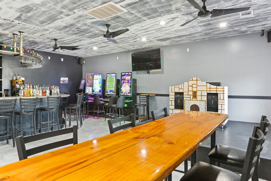 More Photos Of 734 Cantrell Dr, San Antonio Restaurant For Sale