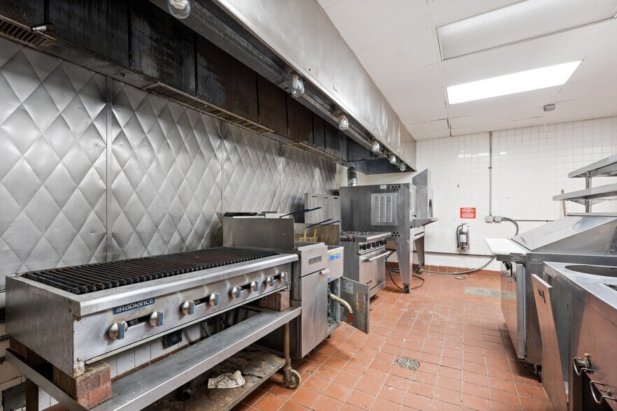 More Photos Of 1530 Cleveland Rd, Sandusky Hotel For Sale