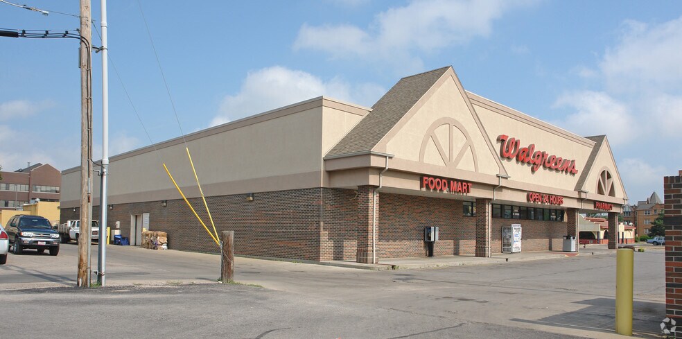 More Photos Of 1001 SW Topeka Blvd, Topeka Drugstore For Sale