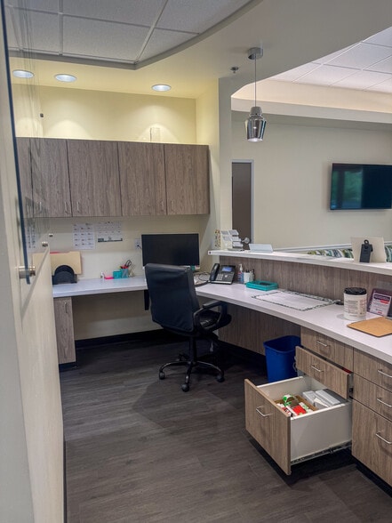 More Photos Of 2950 W Horizon Ridge Pky, Henderson Office For Sale
