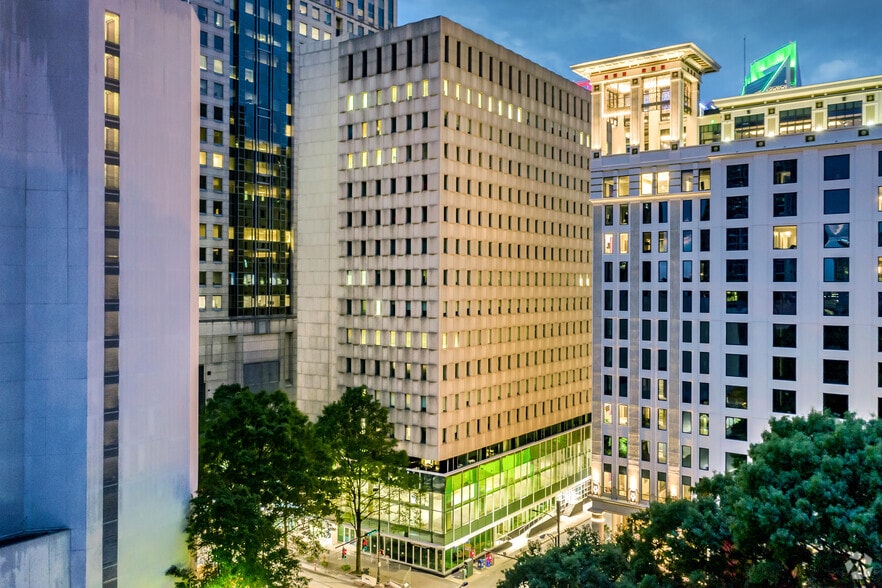 Primary Photo Of 129 W trade St, Charlotte Office For Lease