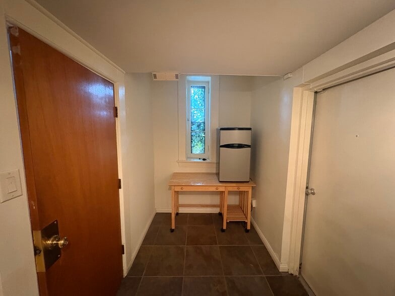 More Photos Of 114 Wellington Pl, Cincinnati Office Residential For Lease