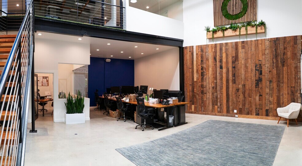 More Photos Of 8950-8956 Ellis Ave, Los Angeles Showroom For Lease