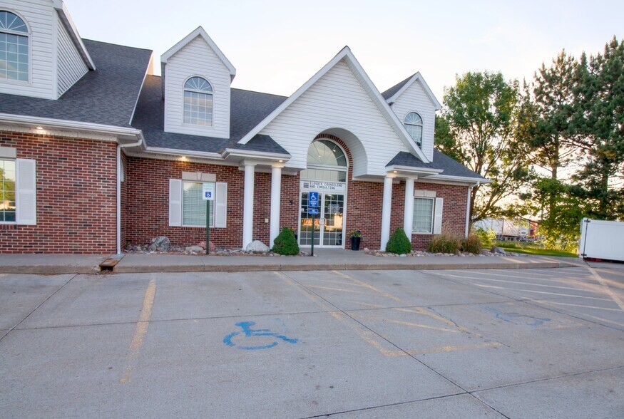More Photos Of 5308 Parklane Pl, Kearney Office For Sale