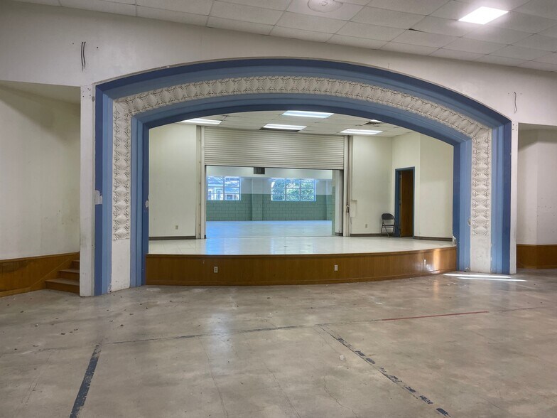 More Photos Of 216 E College St, Seguin Flex For Sale