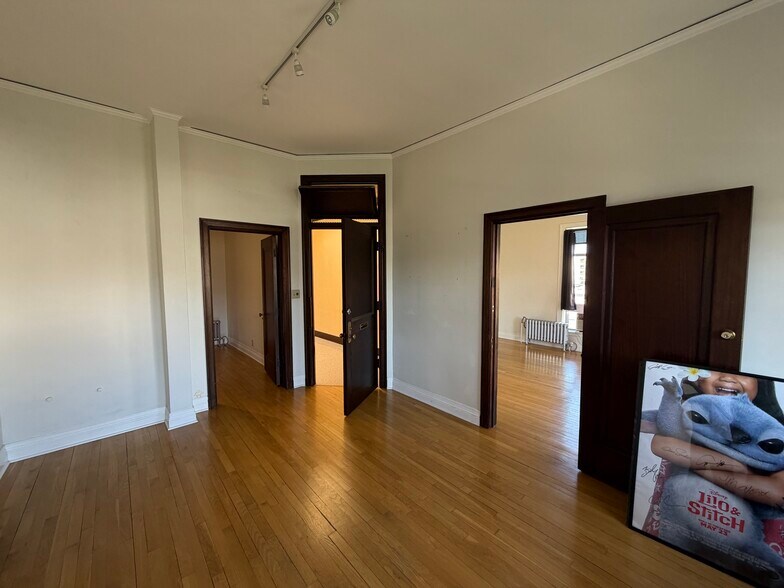 More Photos Of 6400-6404 Hollywood Blvd, Los Angeles Office For Lease