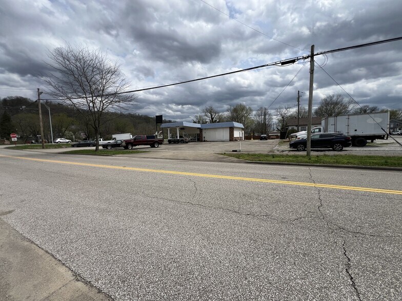 More Photos Of 410 Walnut St, New Richmond Office For Sale