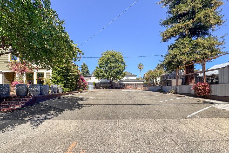 More Photos Of 5874 Doyle St, Emeryville Office For Sale