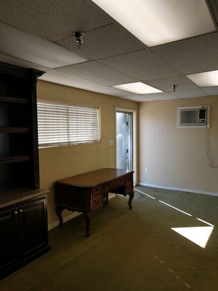 More Photos Of 1339-1341 W Brooks St, Ontario Warehouse For Lease