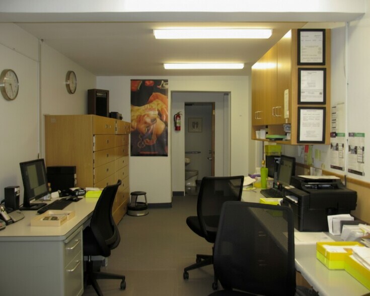 More Photos Of 45655 Oasis St, Indio Office For Sale