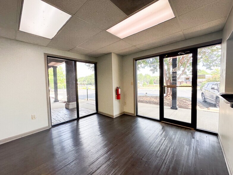 More Photos Of 3809 Sullivan St, Madison Medical For Lease