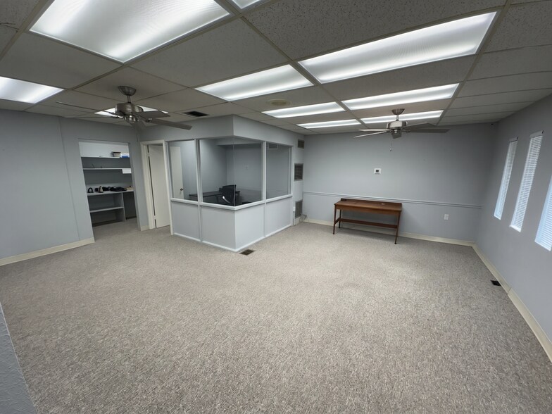 More Photos Of 6100 N Nebraska Ave, Tampa Office For Lease