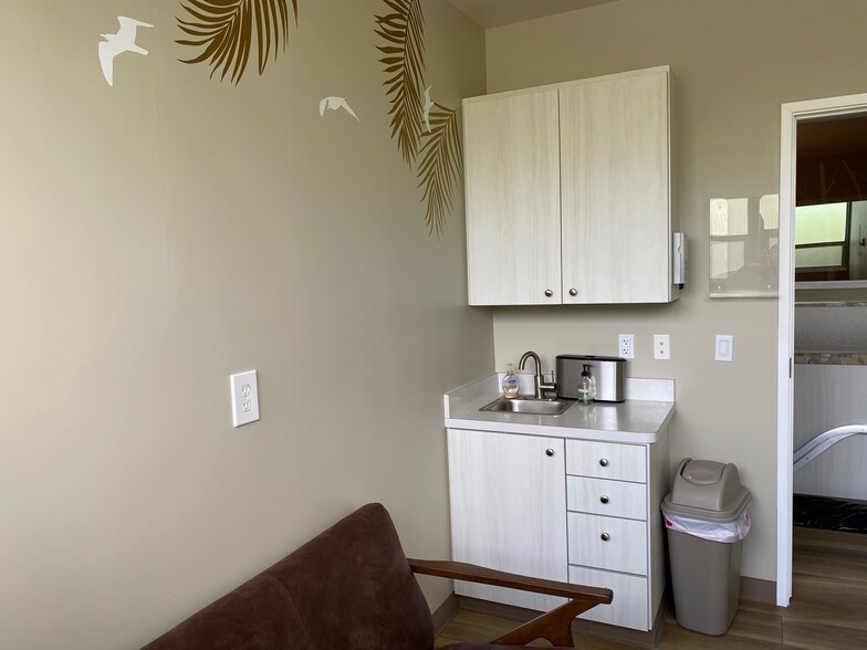 More Photos Of 80 Arch St, Redwood City Medical For Sale