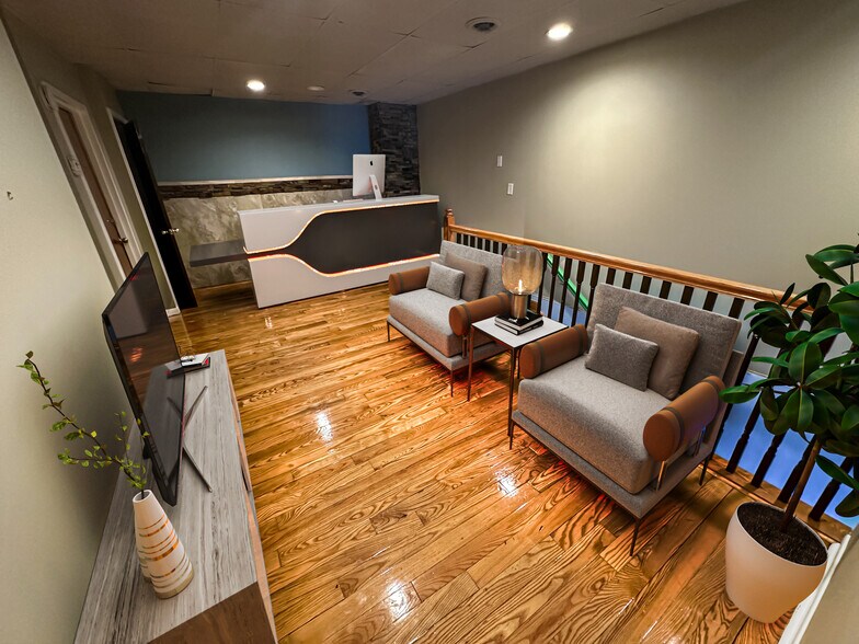 More Photos Of 1235 W Belmont Ave, Chicago Storefront Retail Office For Lease