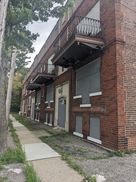 More Photos Of 1178 E 167th St, Cleveland Apartments For Sale