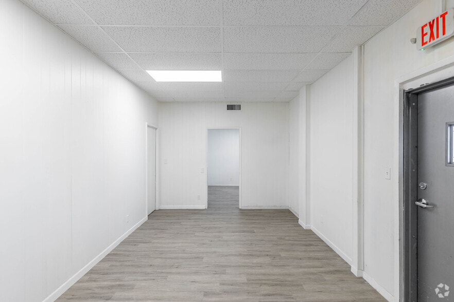 More Photos Of 4120-4132 NW 10th Ave, Fort Lauderdale Warehouse For Lease