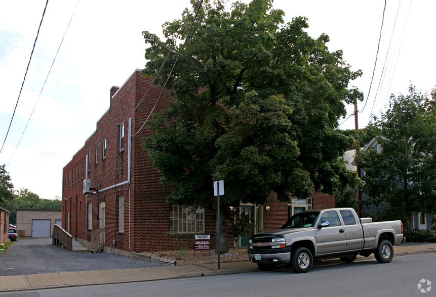 More Photos Of 115 Chester St, Front Royal Flex For Lease