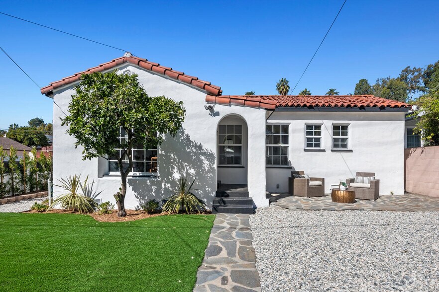 More Photos Of 2201 Avon St, Los Angeles Multifamily For Sale