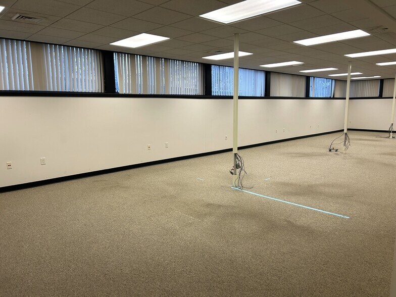 More Photos Of 6200 Mineral Point Rd, Madison Office For Sale