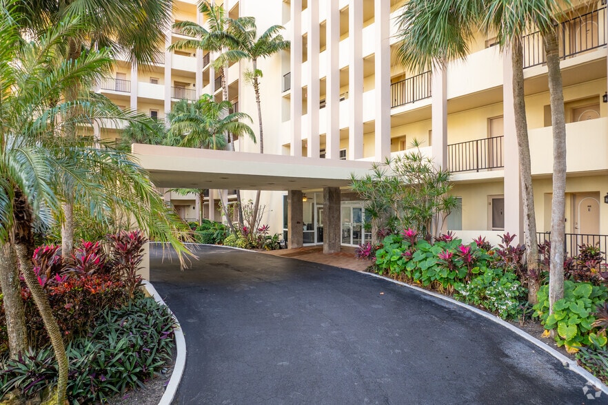 More Photos Of 3475 S Ocean Blvd, Palm Beach Apartments For Sale